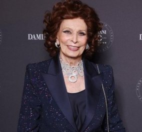 Σπάνια επανεμφάνιση της Sophia Loren - Σε επίσημο gala με sparkly κοστούμι & περίτεχνα κοσμήματα - Τι κι αν είναι 89 ετών! (φωτό-βίντεο)