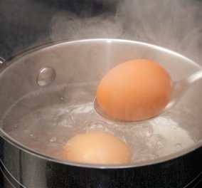 Απίστευτο: Επιστήμονες κατάφεραν να ξε… βράσουν βραστά αυγά!