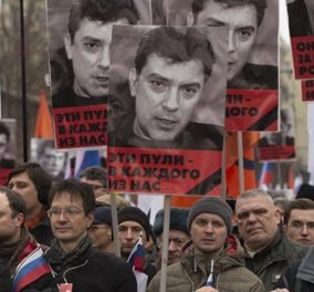 Μοναδικό ντοκουμέντο: Δείτε σε βίντεο τη στιγμή της δολοφονίας του Μπόρις Νεμτσόφ