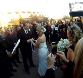 Το βίντεο της ημέρας: Ντύθηκε νύφη για τις ανάγκες φωτογράφισης και τελικά παντρεύτηκε!