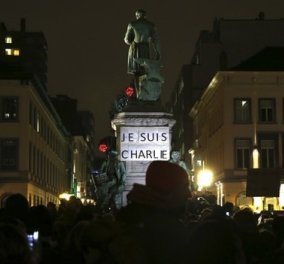 Live από το Παρίσι: Συγκλονιστικές φωτό & βίντεο από την οδύνη των Γάλλων που βγήκαν στους δρόμους για να κλάψουν τους ανθρώπους που έκαναν ολόκληρες γενιές να γελούν...