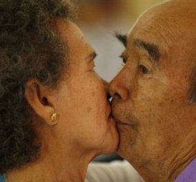 Ζεύγος 70χρονων φαβορί για το μεγαλύτερο σε διάρκεια φιλί! - Κυρίως Φωτογραφία - Gallery - Video