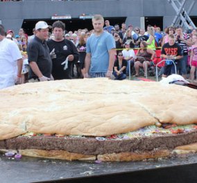 Ρεκόρ Γκίνες με το μεγαλύτερο μπέργκερ στον κόσμο  - Κυρίως Φωτογραφία - Gallery - Video