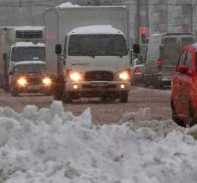 Σε επιφυλακή στην Βόρεια Γαλλία εξαιτίας σφοδρής χιονόπτωσης με 100άδες εγκλωβισμένους οδηγούς - Κυρίως Φωτογραφία - Gallery - Video