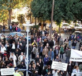 Πάγωσε η αγορά στην Κύπρο - Έμειναν χωρίς ευρώ οι Κύπριοι - Κυρίως Φωτογραφία - Gallery - Video