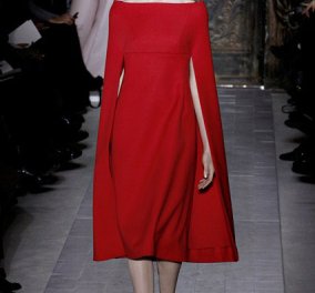 Να δούμε μια συγκλονιστική επίδειξη από Valentino με φορέματα «κεντημένα» στην εντέλεια (φωτογραφίες)  - Κυρίως Φωτογραφία - Gallery - Video