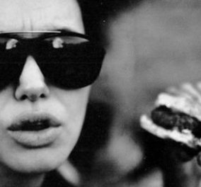 Οι προσωπικές και τρυφερές φωτογραφίες της Αντζελίνας Τζολί με φωτογράφο τον ίδιο τον Μπραντ Πιτ που κάνουν το γύρο του διαδικτύου (φωτό) - Κυρίως Φωτογραφία - Gallery - Video