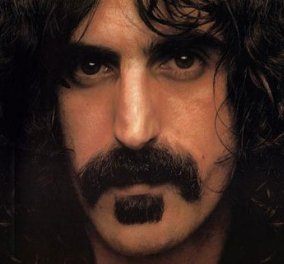 4 Δεκεμβρίου 1993 σίγησε η φωνή του Frank Zappa. Ας τον δούμε επί σκηνής, σε μία μεγάλη επιτυχία του, «Bobby Brown Goes Down» - Κυρίως Φωτογραφία - Gallery - Video