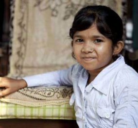 Μία απίστευτη ιστορία - 20χρονη Ινδή ζεί παγιδευμένη σε σώμα παιδιού! - Κυρίως Φωτογραφία - Gallery - Video
