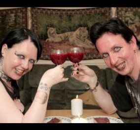 Το τρελό βίντεο της ημέρας: ζευγάρι βαμπίρ πίνει ο ένας το αίμα του άλλου κάθε βδομάδα ...μπρρρρρ - Κυρίως Φωτογραφία - Gallery - Video
