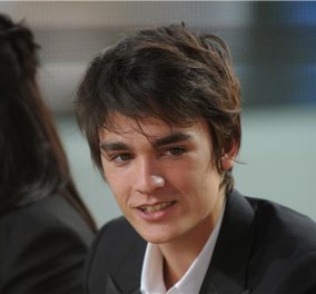 Αυτός είναι ο ''Άδωνις'' γιος του γόη Αλαίν Ντελόν: Ο 19χρονος Alain-Fabien Delon!‏ - Κυρίως Φωτογραφία - Gallery - Video