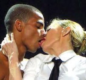 Τα καυτά φιλιά της 54χρονης Madonna στο 25χρονο αγόρι της Brahim επί σκηνής ! - Κυρίως Φωτογραφία - Gallery - Video
