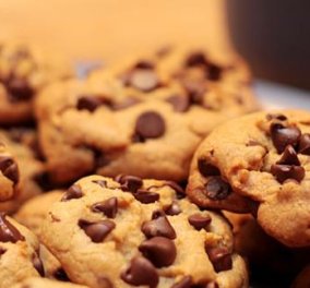 Με ολόκληρα κομμάτια σοκολάτα ή με σταφίδα; Συνταγές για cookies: 5 ιδέες για υπέροχα μπισκότα  - Κυρίως Φωτογραφία - Gallery - Video