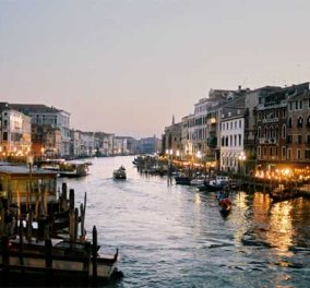 Η Βενετία βυθίζεται λόγω της φύσης κατά 1 χιλιοστό το χρόνο, και λόγω του ανθρώπου κατά 10 χιλιοστά... - Κυρίως Φωτογραφία - Gallery - Video