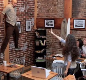 Εξαγριωμένη πελάτισσα με «τηλεκινητικές δυνάμεις» τρομοκρατεί καφέ στη Νέα Υόρκη-Μην τρομάζετε, πρόκειται για διαφήμιση! (βίντεο) - Κυρίως Φωτογραφία - Gallery - Video