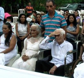 Story of the day: Tο βίντεο που δεν πρέπει να χάσετε: Μία γιαγιά 99 και ένας παππούς 103 παντρεύτηκαν μετά από 80 χρόνια σχέσης! (φωτό - βίντεο) - Κυρίως Φωτογραφία - Gallery - Video