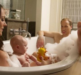 Μια μέρα πριν τη πριγκιπική βάπτιση, ο Ουίλιαμ και η Κέιτ κάνουν πρόβα με τον μικρό Τζορτζ στην μπανιέρα-Κι όμως... - Κυρίως Φωτογραφία - Gallery - Video