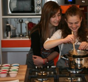 Μικρά χεράκια στην κουζίνα: Μαθήματα μαγειρικής για παιδιά από τον Βαγγέλη Δρίσκα, τον Βησσαρίωνα Παρθένη και τον Κυριάκο Μελά! Μια θαυμάσια απασχόληση  - Κυρίως Φωτογραφία - Gallery - Video