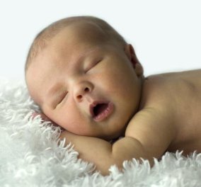 Αυστηρώς για μπαμπάδες - Δείτε το βίντεο που θα κάνει το μωρό σας να κοιμηθεί σε ένα λεπτό! (βίντεο) - Κυρίως Φωτογραφία - Gallery - Video