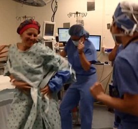 Καταπληκτικό, συγκινητικό, μοναδικό: Δείτε το ''πάρτυ'' που έδωσε μέσα στο χειρουργείο μια γενναία γυναίκα λίγο πριν κάνει διπλή μαστεκτομή! Μάθημα ζωής! (βίντεο) - Κυρίως Φωτογραφία - Gallery - Video