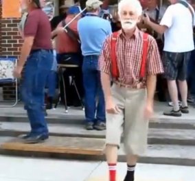 Smile: Παππούδες εν δράσει - Χορεύουν στους ρυθμούς της House και αφήνουν τους πάντες με το στόμα ανοιχτό! (βίντεο) - Κυρίως Φωτογραφία - Gallery - Video