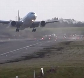 Φοβερό βίντεο: Οι απίστευτες προσπάθειες των πιλότων να προσγειώσουν τα αεροπλάνα τους στο αεροδρόμιο του Μπέρμιγχαμ στη Αγγλία-Σαν...φτερό στον θυελλώδη άνεμο! (βίντεο) - Κυρίως Φωτογραφία - Gallery - Video
