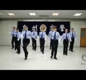 Χαχαχαχ - Οι Κινέζοι τρελάθηκαν και προσφέρουν στιγμές γέλιου – Απίστευτα βίντεο με πυροσβέστες και τροχονόμους! (βίντεο) - Κυρίως Φωτογραφία - Gallery - Video