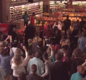 Καταπληκτικό! Μέσα σε ένα σούπερ μάρκετ όλοι οι εργαζόμενοι αρχίζουν ξαφνικά να τραγουδούν υπέροχα αποτίοντας φόρο τιμής στον Μαντέλα! (βίντεο)  - Κυρίως Φωτογραφία - Gallery - Video