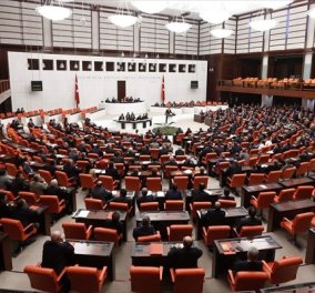 Συνεχίζονται οι κλυδωνισμοί στην Τουρκία με παραιτήσεις βουλευτών του κόμματος του Ερντογάν (βίντεο)