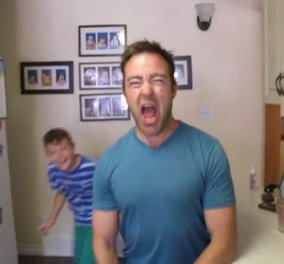 Χαχαχα - Απολαύστε το ξεκαρδιστικό βίντεο ενός μπαμπά που σαρώνει το Youtube! Μην το χάσετε! (βίντεο) - Κυρίως Φωτογραφία - Gallery - Video