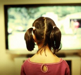 Προσοχή προσοχή: Η παρακολούθηση τηλεόρασης είναι βλαβερή για τον εγκέφαλο των παιδιών