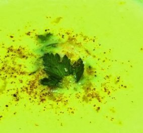 Αυγολέμονο σούπα με χωριάτικη κότα μας φτιάχνει ο Κωνσταντίνος Μουζάκης-Ελαφρύ και νόστιμο ό,τι πρέπει για βράδυ! - Κυρίως Φωτογραφία - Gallery - Video