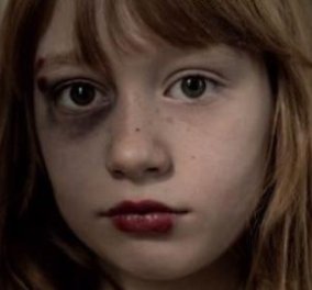 «Από μάνα σε κόρη»: Συγκινεί η νέα καμπάνια για τη βία κατά των γυναικών μέσα στο ίδιο τους το σπίτι! «Παράδοση και κληρονομικότητα» στην ενδοοικογενειακή βία - Κυρίως Φωτογραφία - Gallery - Video