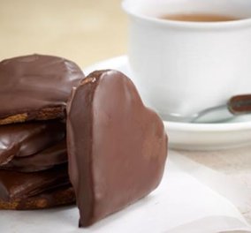 Είστε ερωτευμένες; Φτιάξτε σοκολατένια μπισκότα σε σχήμα καρδιάς και δείξτε το και έμπρακτα! - Κυρίως Φωτογραφία - Gallery - Video