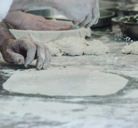 Mόνο στο Eirinika.gr: ''Οι πίτες της Σοφίας: 3 αδέρφια από το Μέτσοβο φτιάχνουν τις πιο νόστιμες πίτες της Αθήνας - έμπνευση η μαμά Σοφία εξαιρετική μαγείρισσα''! (φωτό) - Κυρίως Φωτογραφία - Gallery - Video