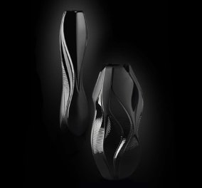 Όταν η μεγαλύτερη αρχιτέκτονας στον κόσμο Zaha Hadid σχεδιάζει βάζα για την Lalique, το αποτέλεσμα είναι «γλυπτό» που μαγεύει (φωτό) - Κυρίως Φωτογραφία - Gallery - Video
