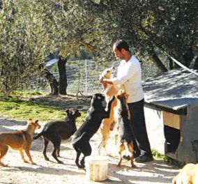 Ιεράπετρα: Ό άνεργος «άγιος» των αδέσποτων, Τάκης Προεστάκης, με τα 80 σκυλιά του δίνει μαθήματα ευαισθησίας!   - Κυρίως Φωτογραφία - Gallery - Video