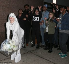 Πάμε Καρναβάλι με Βασίλισσα τη Lady Gaga!!! Η γυναίκα είναι θεά, κακόγουστη, κιτς αλλά σκάει το χειλάκι μας όταν ντύνεται για Τριώδιο συνοικιακού μπαλέτου! (φωτό)  - Κυρίως Φωτογραφία - Gallery - Video