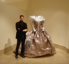 Θα μείνετε με το στόμα ανοικτό! Τα θεαματικά γλυπτά - φουστάνια της Μαρία Κάλλας, της Γκρέις Κέλλυ που δημιούργησε ο Νίκος Φλώρος - αυτή την εποχή στο Russian Arts Museum! (φωτό)  - Κυρίως Φωτογραφία - Gallery - Video
