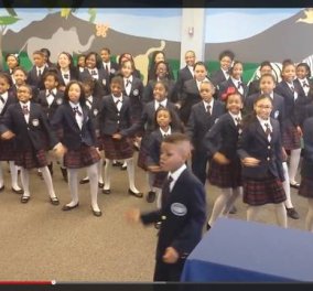 Νότα δροσιάς και αισιοδοξίας αυτή η παιδική χορωδία με τα μικρά ταλέντα σε τραγούδι και χορό will make your day! (Video) - Κυρίως Φωτογραφία - Gallery - Video