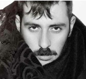 O αντισυμβατικός σχεδιαστής μόδας, Theodore Leventakis, σε μια χειμαρρώδη συνέντευξη... Διαβάστε τη! - Κυρίως Φωτογραφία - Gallery - Video