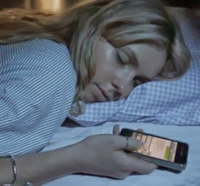 Αν έχετε το κινητό σας στο κρεβάτι ή δίπλα σας όταν κοιμάστε, κινδυνεύετε! Διαβάστε από τι...! - Κυρίως Φωτογραφία - Gallery - Video
