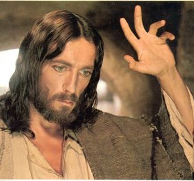 Δείτε πως είναι σήμερα ο «Ιησούς από τη Ναζαρέτ» Ρόμπερτ Πάουελ, 37 χρόνια μετά την μεγάλη του επιτυχία στην πιο δημοφιλή ταινία του Πάσχα (φωτό) - Κυρίως Φωτογραφία - Gallery - Video