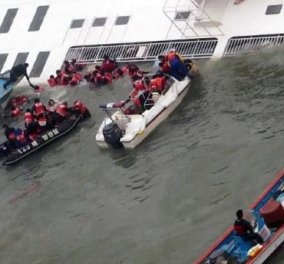 Το σοκαριστικό βίντεο ντοκουμέντο μέσα από το πλοίο λίγο πριν βυθιστεί στη Νότια Κορέα - Μαθητές με σωσίβια προσπαθούν να κρατηθούν ενώ το πλοίο έχει πάρει κλίση και βυθίζεται! (βίντεο) - Κυρίως Φωτογραφία - Gallery - Video