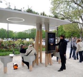 Παρίσι :Στο φουτουριστικό παγκάκι φορτίζετε το κινητό σας σερφάρετε και ενημερώνεστε για όλα. Δείτε το βίντεο ! - Κυρίως Φωτογραφία - Gallery - Video