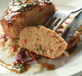 Ζουμερό, λαχταριστό μπιφτέκι κοτόπουλο με σαλάτα λάχανο από τον καλλιτέχνη της κουζίνας Γιάννη Λουκάκο! - Κυρίως Φωτογραφία - Gallery - Video