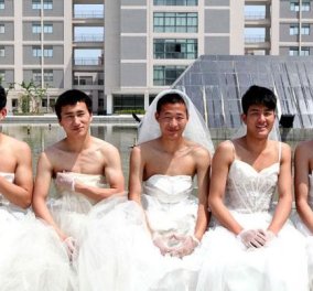 Smile απίθανο: Κινέζοι φοιτητές ντύθηκαν νύφες αντί για να μπουγελωθούν γιορτάζοντας την αποφοίτηση τους από το πανεπιστήμιο (φωτό) - Κυρίως Φωτογραφία - Gallery - Video