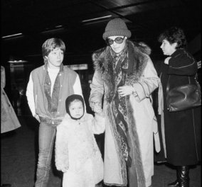 Σπάνια φωτογραφία : H Ρόμυ Σνάιντερ και με τα δύο παιδιά της τον αδικοχαμένο γιό της Νταβίντ και την Σάρα μόλις 3 ετών  - Κυρίως Φωτογραφία - Gallery - Video