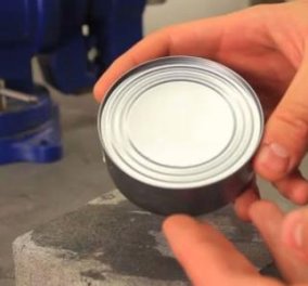 Ένας απίστευτα εύκολος τρόπος για να ανοίξετε μια κονσέρβα χωρίς ανοιχτήρι! Δείτε το βίντεο! - Κυρίως Φωτογραφία - Gallery - Video