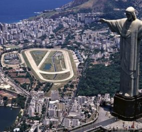 Όχι για... υψοφοβικούς: Εκδρομείς σκαρφάλωσαν... μέσα στο άγαλμα του Χριστού στο Ρίο ντε Τζανέιρο! (βίντεο) - Κυρίως Φωτογραφία - Gallery - Video